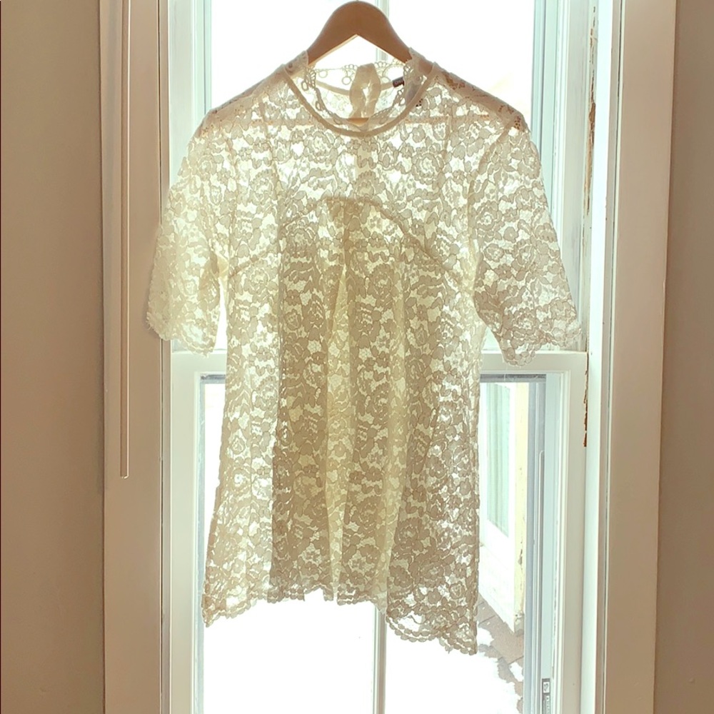 Like new, lace top